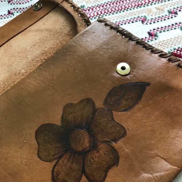 Vintage Hand Tooled  Leather Purse - Picture 7 of 13